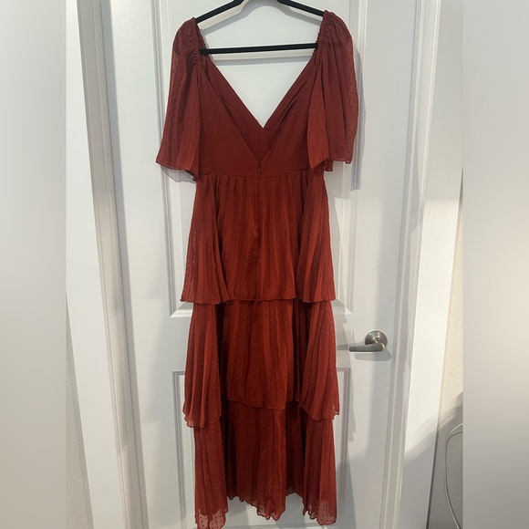 ASOS Design Pleated Textured MIDI Dress with Tiered Skirt - Picture 4 of 4